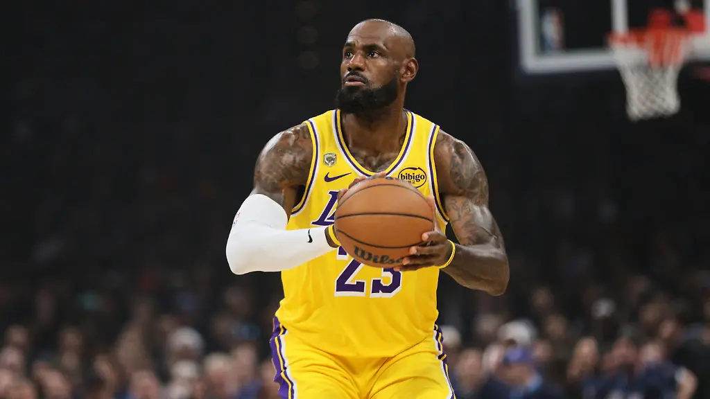ARCHIV-07-05-2026-USA-Oklahoma-City-Basketball-Maenner-NBA-Play-off-Runde-Western-Conference-Halbfinale-2-Spieltag-Oklahoma-City-Thunder-Los-Angeles-Lakers-LeBron-James-von-den-Los-Angeles-Lakers-bereitet-sich-auf-den-Wurf-vor
