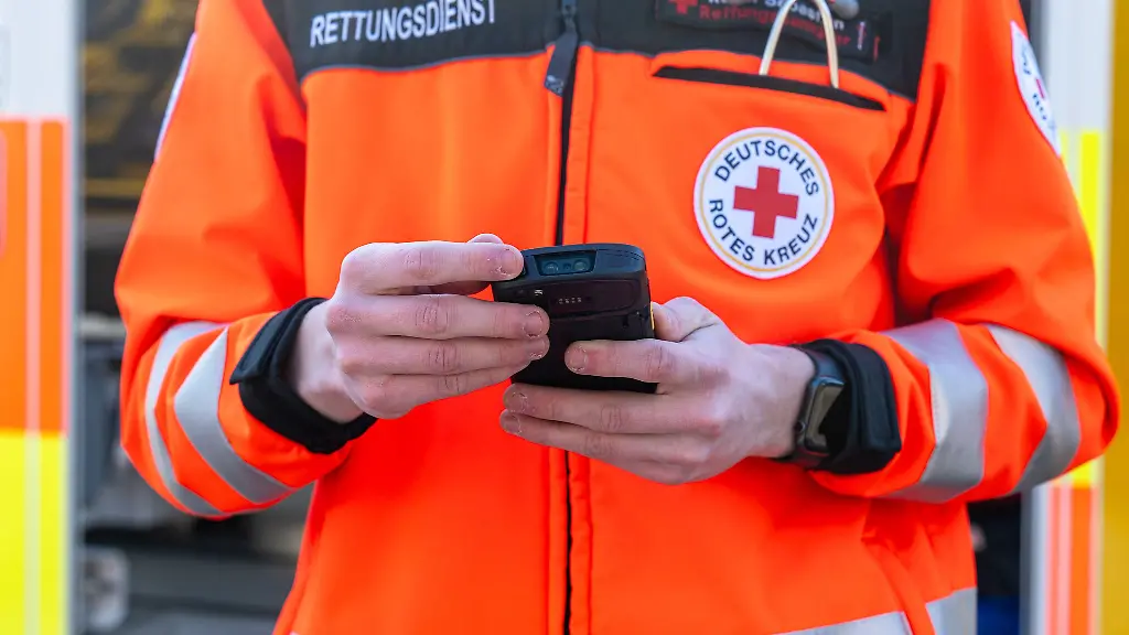Das-Bayerische-Rote-Kreuz-haelt-den-geplanten-Uniformtag-fuer-eine-schlechte-Idee