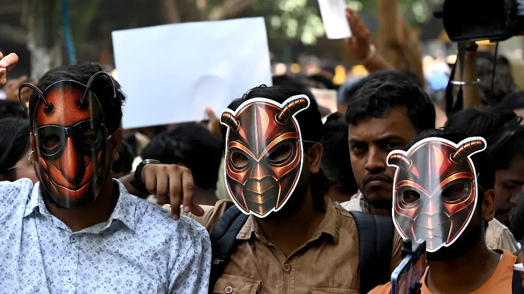 NEW-DELHI-INDIA-JUNE-6-Abhijeet-Dipke-Cockroach-Janta-Party-leader-with-supporters-during-the-protests-at-Jantar-Mantar-on-June-6-2026-in-New-Delhi-India-Members-and-supporters-of-the-Cockroach-Janta-Party-CJP-protest-at-Jantar-Mantar-to-demand-the-resignation-of-Union-Minister-of-Education-Dharmendra-Pradhan-They-claimed-him-to-be-directly-responsible-for-the-recent-exam-paper-leaks-in-major-national-level-examinations-across-the-country-including-NEET-The-party-was-started-as-a-satirical-online-movement-after-remarks-made-by-Chief-Justice-Surya-Kant-during-a-hearing-CJI-Kant-compared-a-section-of-young-unemployed-youth-with-fake-law-degrees-to-cockroaches