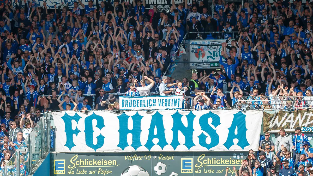 Laolawelle-bei-den-Hansa-Fans-GER-FC-Hansa-Rostock-vs-VfB-Stuttgart-II-Fussball-Maenner-3-Liga-37-Spieltag-Spielzeit-2025-2026-09-05