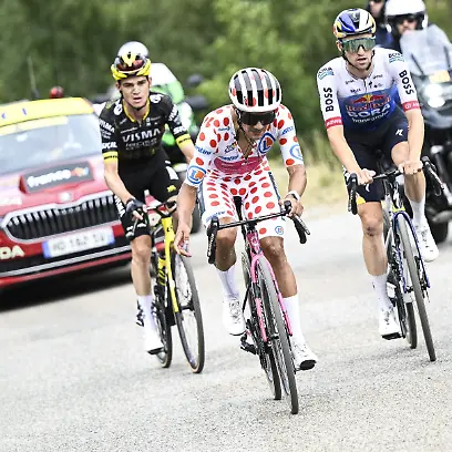 Ecuadorian-Richard-Carapaz-of-EF-Education-EasyPost-pictured-in-action-during-stage-20-of-the-2026-Tour-de-France-cycling-race-a-stage-of-171km-Le-Bourg-d-Oisans-to-Alpe-d-Huez-on-Saturday-25-July-2026-The-113th-edition-of-the-Tour-de-France-starts-on-Saturday-4-July-in-Barcelona-Spain-and-will-finish-in-Paris-France-on-the-26th-of-July
