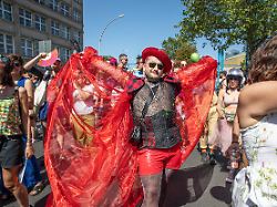 "Queere stehen unter Druck": Hunderttausende feiern bei Berliner CSD