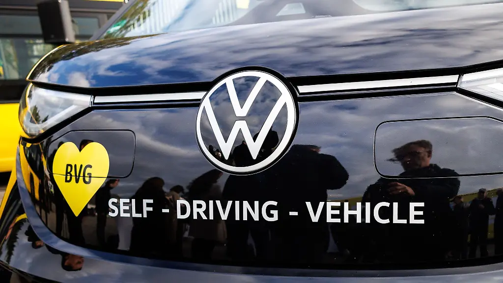 Der-probeweise-Fahrgastbetrieb-im-BVG-Projekt-NoWeL-4-mit-autonom-fahrenden-Kleinbussen-verzoegert-sich