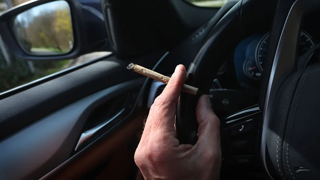 Ein-Joint-am-Steuer-ist-keine-gute-Idee