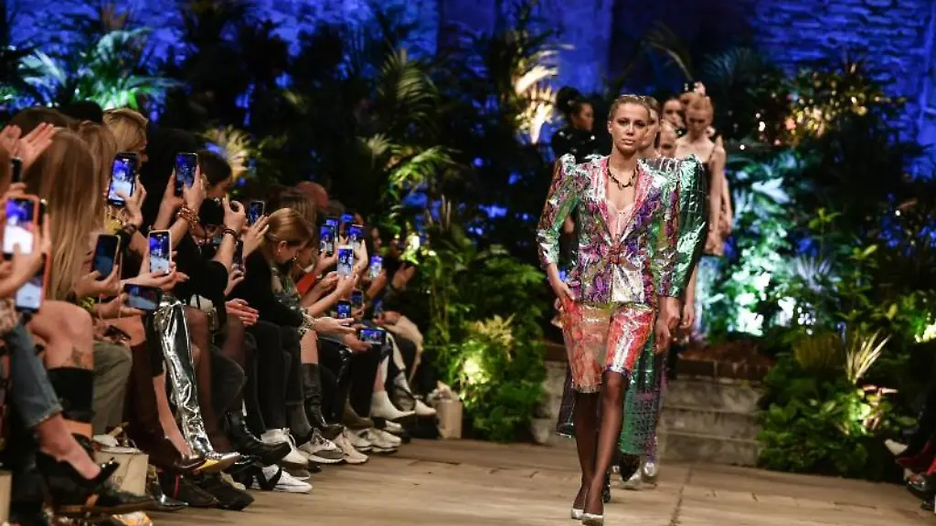 Models-zeigen-Mode-bei-der-Show-Hoermanseder-auf-der-Berlin-Fashion-Week