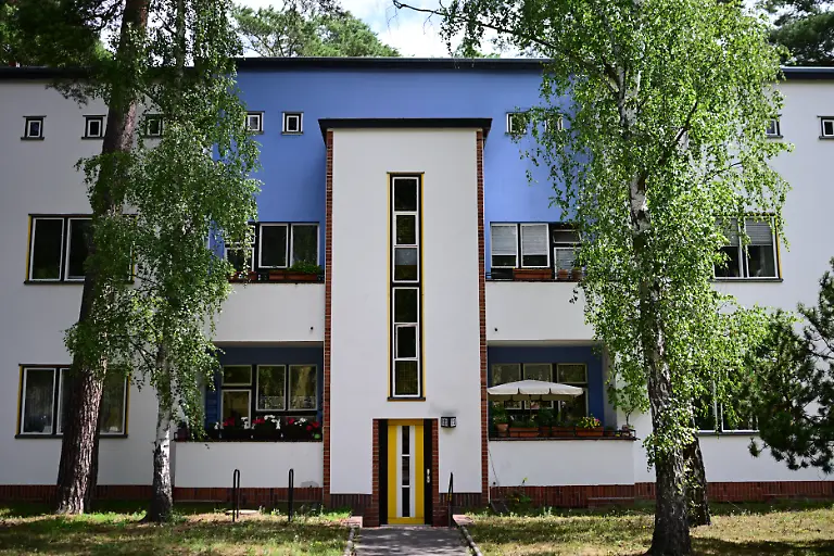 Ein-Mehrfamilienhaus-in-der-Waldsiedlung-Zehlendorf