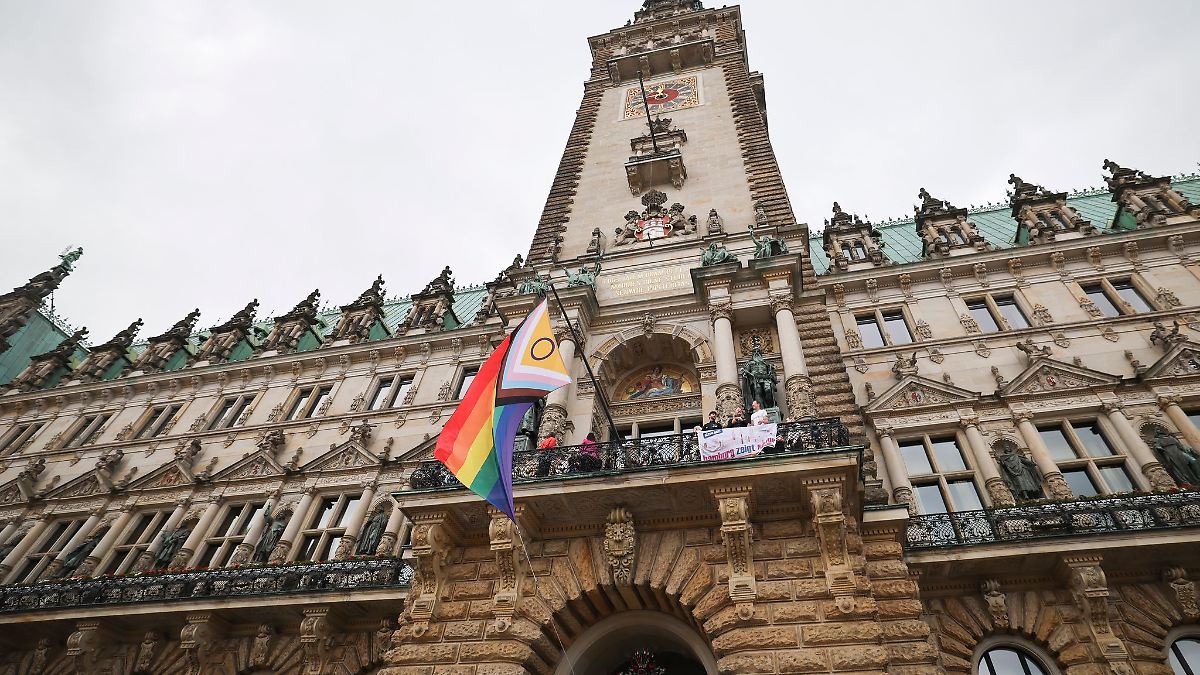 Hamburg & Schleswig-HolsteinHamburg Pride ruft nach Attacke auf Berliner CSD zu Demo auf