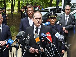 Täter nutzte auch Machete: Dobrindt stuft Bluttat als "islamistischen Terroranschlag" ein