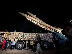 Sorge um Waffenbestände?: USA setzen Iran-Angriffe zwei Nächte in Folge aus