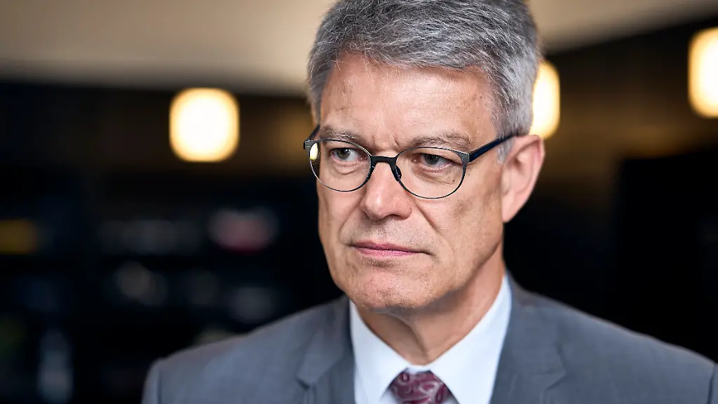 ARCHIV-07-07-2026-Berlin-Patrick-Schnieder-CDU-Bundesminister-fuer-Verkehr-aufgenommen-am-Rande-eines-Interviews-mit-der-Deutschen-Presse-Agentur-dpa-im-Bundesministerium-fuer-Verkehr-in-Berlin