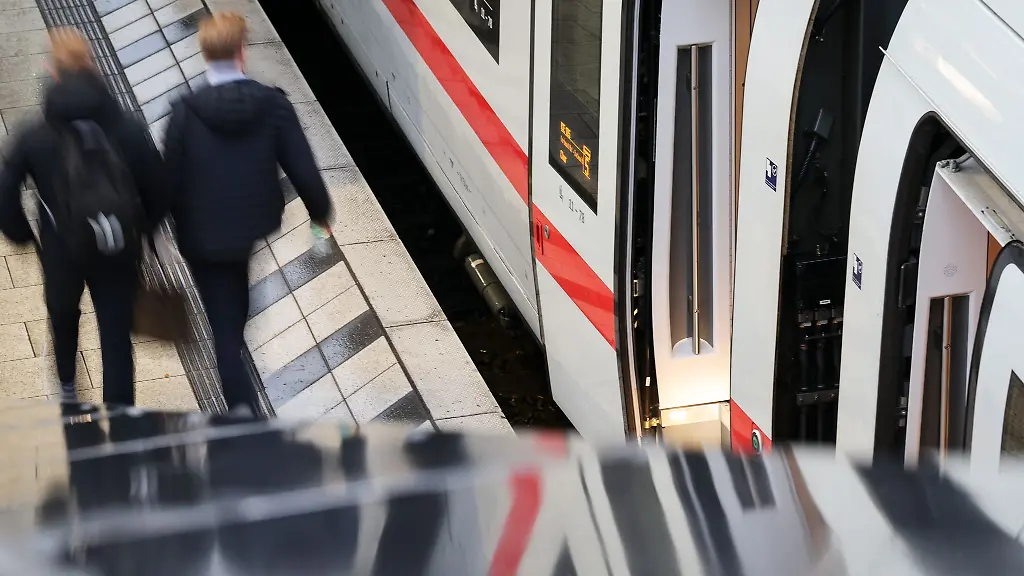 Die-Puenktlichkeitsquote-der-Fernzuege-lag-am-Hamburger-Hauptbahnhof-bei-61-Prozent