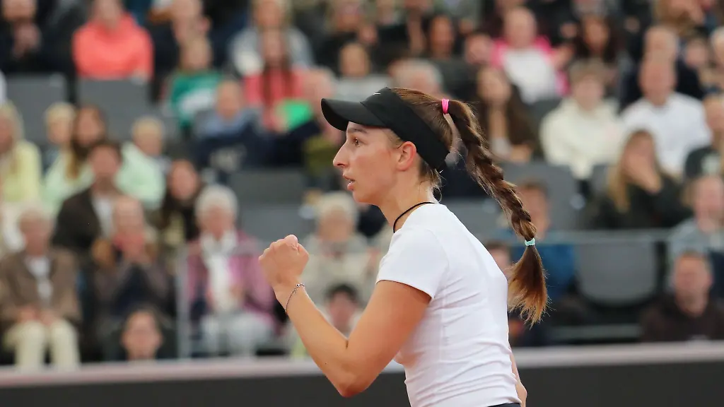 Tamara-Korpatsch-ballt-im-Finale-in-Hamburg-die-Faust-nach-einem-Spielgewinn