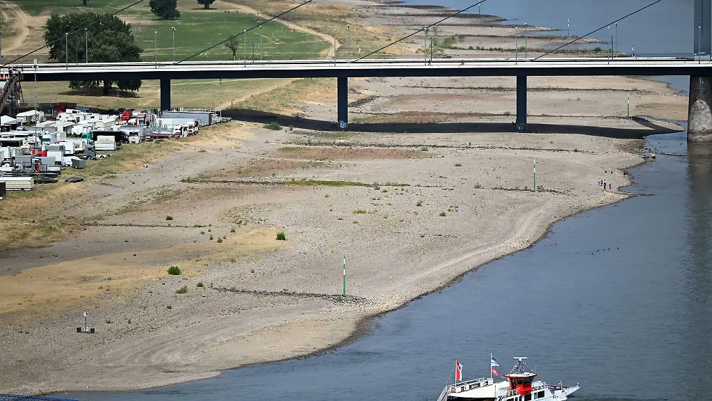 Der-Rhein-fuehrt-momentan-sehr-wenig-Wasser