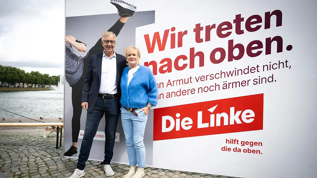 Mit-dem-Spruch-Wir-treten-nach-oben-illustriert-die-Linke-ihre-Forderung-nach-Wiedereinfuehrung-der-Vermoegensteuer-in-Deutschland