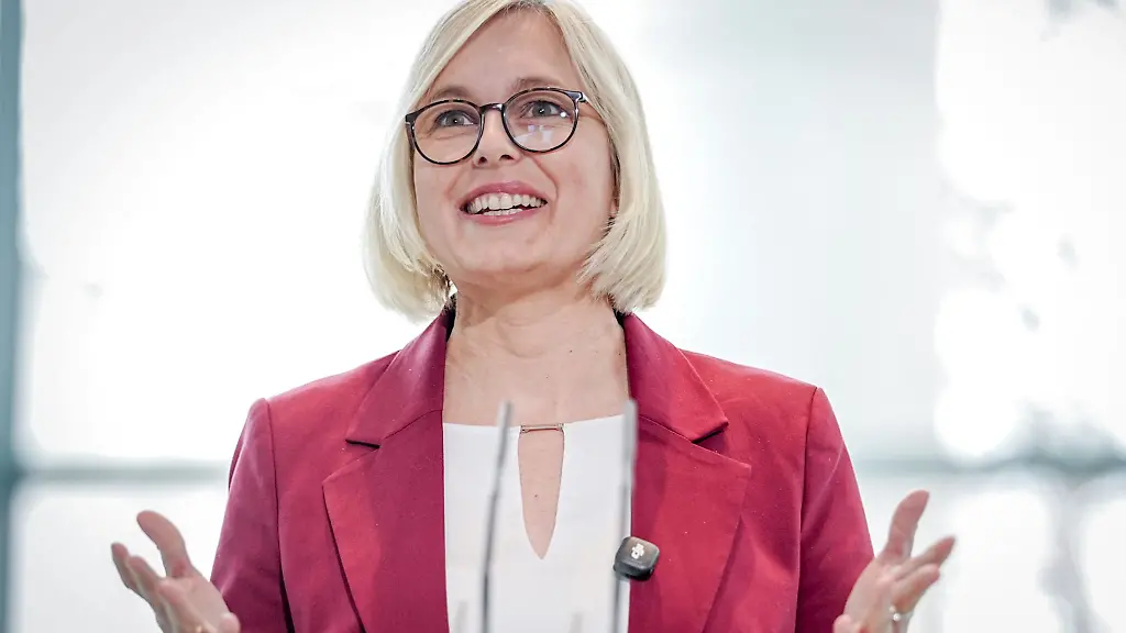 Die-saechsische-CDU-Politikerin-Christiane-Schenderlein-wechselt-vom-Kanzleramt-ins-Bundesgesundheitsministerium