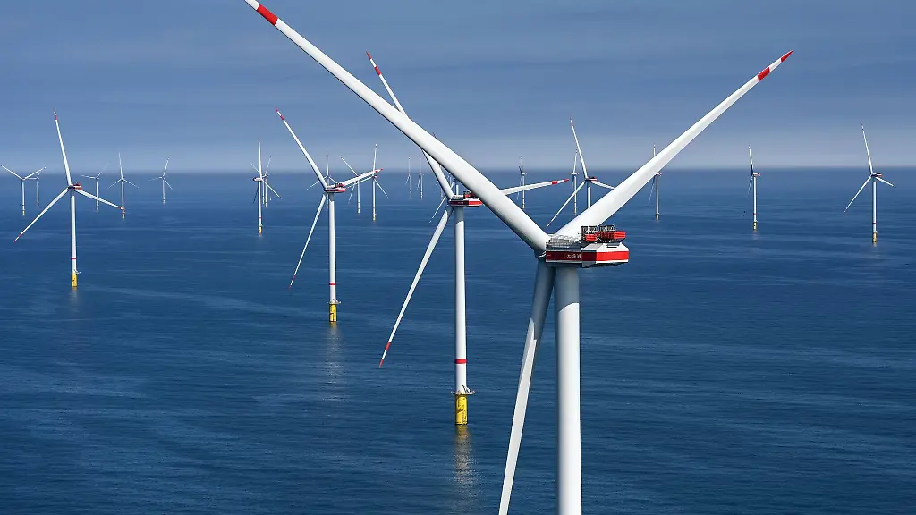 Der-Offshore-Windpark-He-Dreiht-von-EnBW-entsteht-nordwestlich-von-Borkum-in-der-Naehe-des-Windparks-Hohe-See
