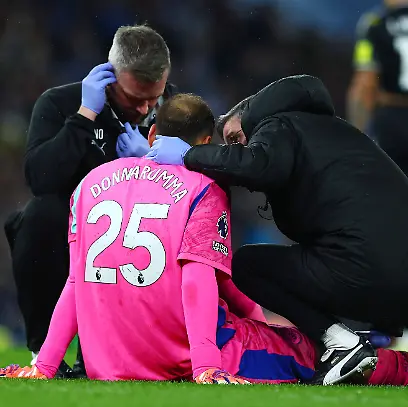 Manchester-City-goalkeeper-Gianluigi-Donnarumma-receives-treatment-Manchester-City-v-Leeds-United-Premier-League-Football-Etihad-Stadium-Manchester-UK-29-Nov-2025Manchester-Etihad-Stadium-United-Kingdom-EDITORIAL-USE-ONLY-No-use-with-unauthorised-audio-video-data-fixture-lists-club-league-logos-or-live-services-Online-in-match-use-limited-to-120-images-no-video-emulation-No-use-in-betting-games-or-single-club-league-player-publications