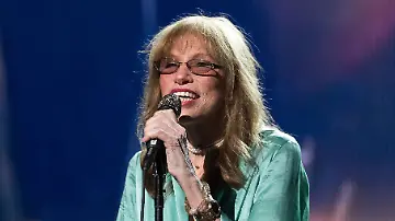 epi_1050585118_DPA BF_pkbu4rsldr-v1-ax-ms6144.jpg_Carly Simon