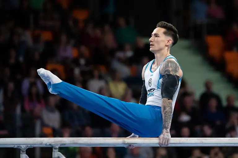 Marcel-Nguyen-KTV-Straubenhardt-am-Barren-GER-Finale-der-Deutschen-Turnliga-Turnen-Maenner-Saison-2022-03-12
