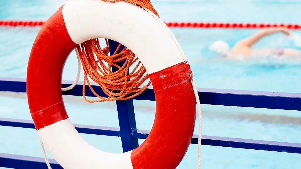 Ein-acht-Jahre-alter-Junge-ist-drei-Tage-nach-einem-Unfall-in-einem-Freibad-gestorben
