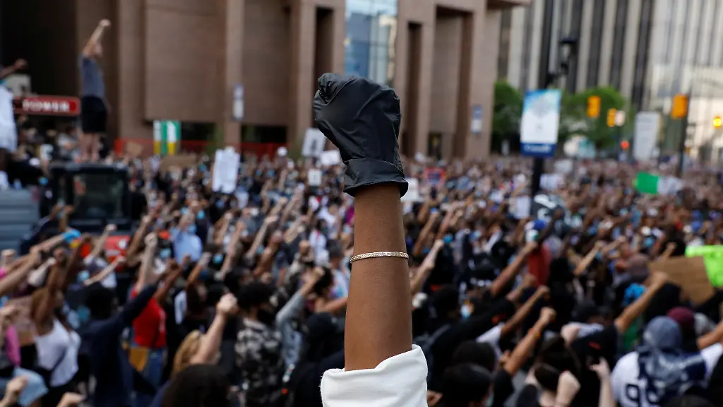 Nach-dem-Tod-George-Floyds-demonstrieren-auch-im-kanadischen-Ottawa-Tausende-gegen-Polizeigewalt