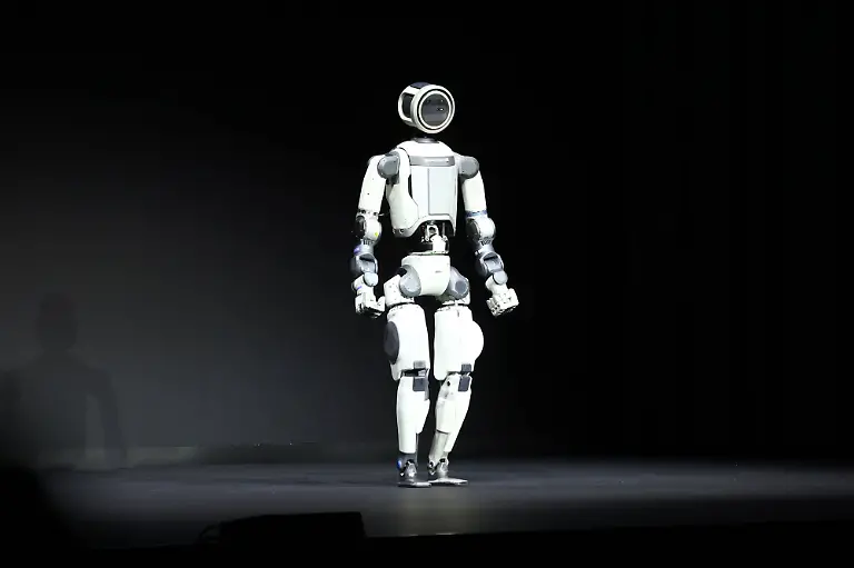 The-ATLAS-prototype-robot-by-Boston-Dynamics-walks-on-stage-during-a-press-conferencee-at-the-2026-International-CES-at-the-Mandalay-Bay-Convention-Center-in-Las-Vegas-Nevada-on-Monday-January-5-2026