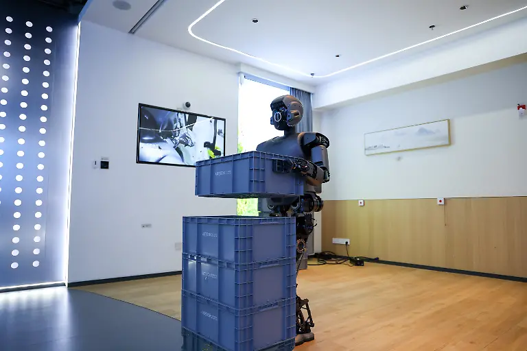 250409-SHENZHEN-April-9-2025-Xinhua-Humanoid-robot-Walker-S1-carries-a-box-at-the-tech-company-UBTECH-in-Shenzhen-south-China-s-Guangdong-Province-March-26-2025-Guangdong-s-industrial-robot-output-exceeded-240-000-units-in-2024-with-a-year-on-year-increase-of-31-2-percent-ranking-first-in-the-country-for-five-consecutive-years-according-to-the-Department-of-Industry-and-Information-Technology-of-Guangdong-Province