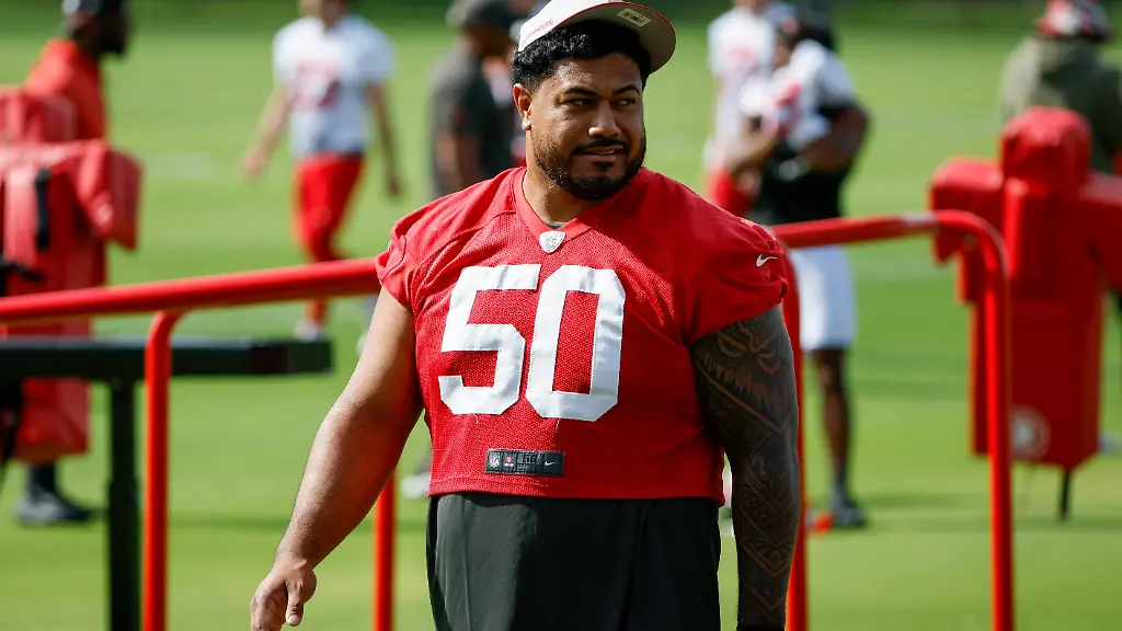 June-16-2026-Tampa-Florida-USA-Tampa-Bay-Buccaneers-nose-tackle-Vita-Vea-50-watches-teammates-warm-up-during-mandatory-mini-camp-at-the-AdventHealth-Training-Center-in-Tampa-on-Tuesday-June-16-2026