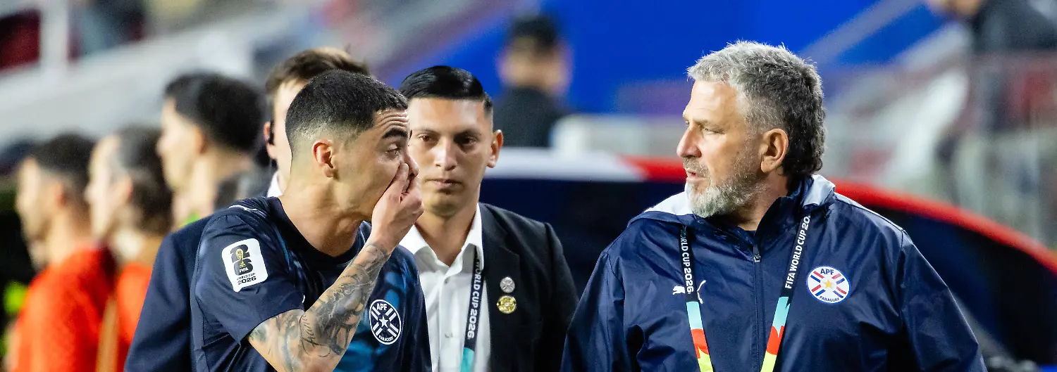 SANTA-CLARA-CA-JUNE-19-Miguel-Almiron-10-of-Paraguay-covers-his-mouth-while-interacting-with-staff-on-the-way-out-of-the-field-after-getting-a-red-card-during-the-FIFA-World-Cup-WM-Weltmeisterschaft-Fussball-2026-Group-D-match-between-Turkiye-and-Paraguay-on-June-19-2026-at-San-Francisco-Bay-Area-Stadium-in-Santa-Clara-CA