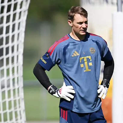 Fussball-Bundesliga-Trainingslager-FC-Bayern-Muenchen-FC-Bayerns-Torwart-Manuel-Neuer-beim-Training