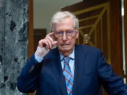 Seit Wochen im Krankenhaus: Eigener Gouverneur setzt gestürzten Senator McConnell unter Druck