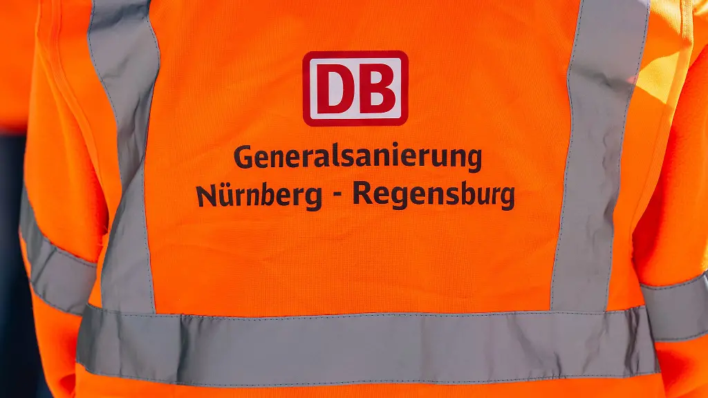 Urspruenglich-sollten-die-Bauarbeiten-fuenf-Monate-bis-zum-10-Juli-dauern-Wenige-Tage-vorher-informierte-die-Bahn-darueber-dass-der-Termin-nicht-zu-halten-sei