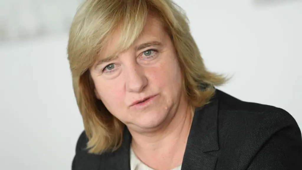 Eva-Kuehne-Hoermann-die-Justizministerin-des-Landes-Hessen