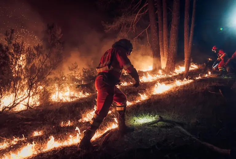 This-handout-photo-released-on-July-21-2026-by-Spain-s-Military-Emergencies-Unit-UME-shows-the-members-fighting-a-wildfire-in-La-Mierla-area-near-Guadalajara-about-100-kilometers-north-of-Madrid-A-wildfire-that-broke-out-on-July-16-in-La-Mierla-area-near-Guadalajar-has-devastated-more-than-29-000-hectares-and-caused-the-evacuation-of-several-hundred-people