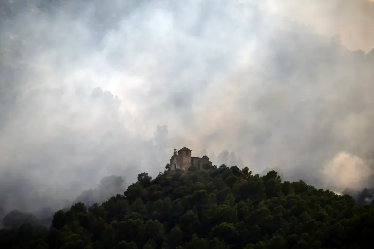 epi_1051107632_REUTERSFOTO_2026-07-28T180659Z 1448755242 RC24NMAEPZ62 RTRMADP 3 EUROPE-WEATHER-WILDFIRE-SPAIN.JPG_Ermita de Santa Barb