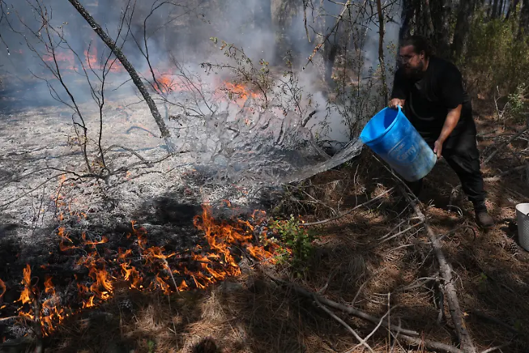 AFP__20260725__C36X4Y8__v2__HighRes__TopshotSpainWildfireEmergencyGovernmentClimate