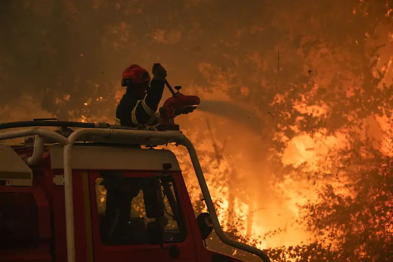 This-handout-photograph-taken-on-July-24-2026-by-the-Caporal-chef-Damien-Rembert-of-the-SDIS33-Departmental-Fire-and-Rescue-Service-shows-French-firefighters-trying-to-extinguish-the-wildfire-near-Saumos-and-Sainte-Helene-northwest-of-Bordeaux-in-the-Gironde-department-An-unprecedented-wildfire-tearing-through-southwest-France-is-heading-towards-the-city-of-Bordeaux-an-official-said-on-July-24-2026-More-than-140-000-people-have-been-evacuated-and-22-000-hectares-have-been-burnt-throughout-the-night-from-July-24-to-July-25-the-flames-continued-to-ravage-the-Landes-region-and-in-particular-the-Gironde-where-the-authorities-are-now-concerned-for-Bordeaux-and-have-announced-tens-of-thousands-of-further-evacuations
