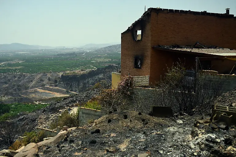 This-picture-shows-a-burnt-out-house-in-the-residential-area-of-Santa-Barbara-in-La-Vilavella-50-kilometres-north-of-Valencia-on-July-28-2026-Spanish-Prime-Minister-Pedro-Sanchez-said-today-that-the-country-is-starting-to-see-the-light-at-the-end-of-the-tunnel-in-the-fight-against-these-wildfires-although-he-warned-of-particularly-complex-hours-ahead-as-a-new-heatwave-is-set-to-hit-the-country-starting-tomorrow-The-provinces-of-Avila-Madrid-Toledo-and-Castellon-continue-to-battle-wildfires-that-have-already-burned-over-77-000-hectares-and-forced-the-preventive-evacuation-of-63-000-people-according-to-figures-from-the-Ministry-of-the-Interior