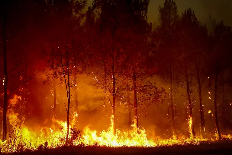 AFP__20260726__C39699P__v2__HighRes__FranceEnvironmentClimateWeatherWildfire