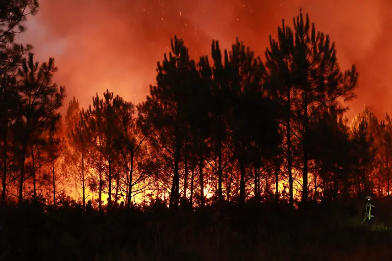 MIRABEL-ET-BLACONS-FRANCE-JULY-28-Firefighters-continue-battling-a-wildfire-near-the-town-of-Mirabel-et-Blacons-in-southeastern-France-on-July-28-2026-as-high-temperatures-low-humidity-and-shifting-winds-complicate-containment-efforts-while-authorities-evacuate-thousands-of-people-from-campsites-in-the-country-s-southwest-In-southwestern-France-authorities-evacuated-around-4-000-people-from-campsites-in-Lacanau-according-to-the-Gironde-prefecture
