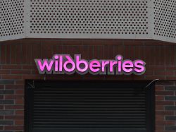 Auch Raffinerie getroffen: Berichte: Ukrainische Drohnen setzen Wildberries-Lager in Brand