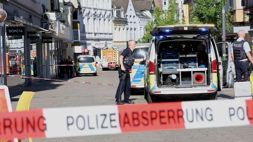 Die-Polizei-rueckte-in-Solingen-mit-vielen-Kraeften-aus