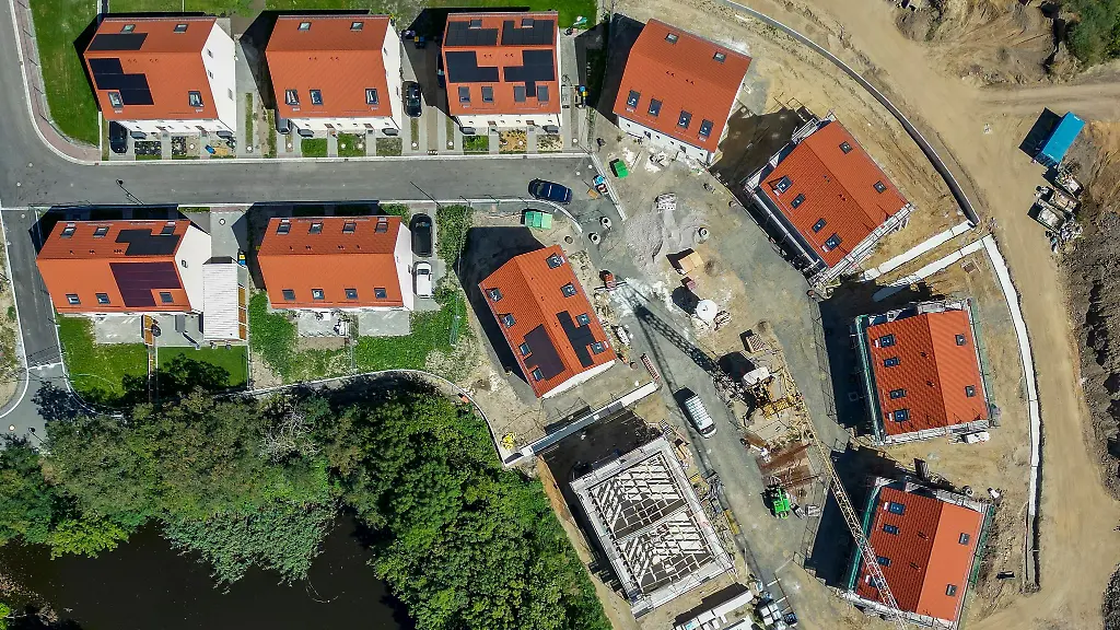 Familien-die-in-Leipzig-und-Umgebung-ein-eigenes-Haus-kaufen-wollen-muessen-fuer-den-Kauf-35-Prozent-ihres-monatlichen-Einkommens-einplanen