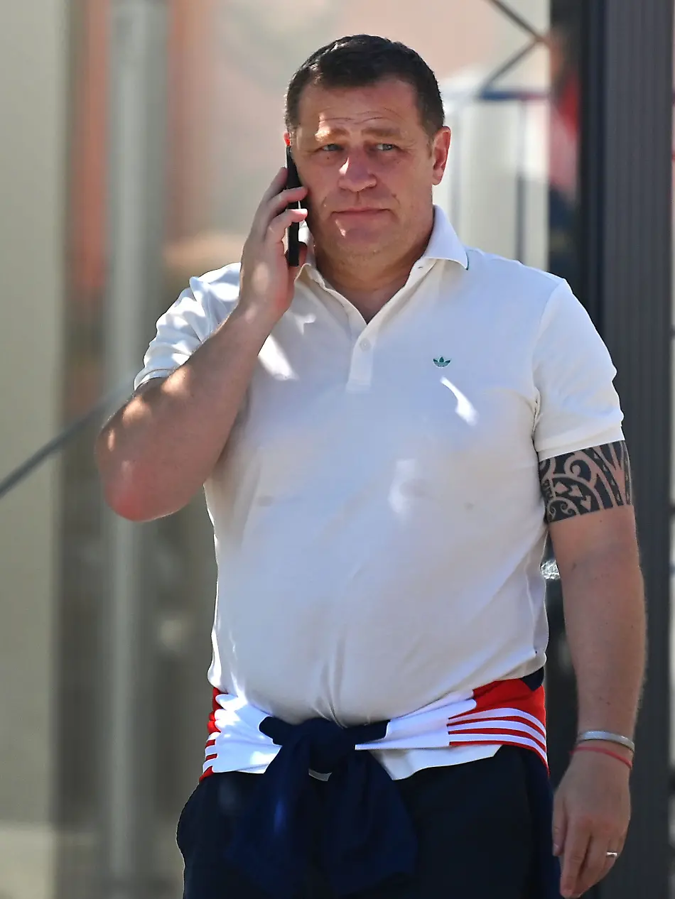 Max-EBERL-Sportvorstand-FC-FC-Bayern-Munich-am-Telefon-Handy-Einzelbild-angeschnittenes-Einzelmotiv-Halbfigur-halbe-Figur-Oeffentliches-Training-FC-FC-Bayern-Munich-im-Trainingslager-training-camp-in-Rottach-Egern-am-28-07-2026-Fussball-1-Bundesliga-Bundesliga-Saison-2026-2027-SVEN-SIMON-Fotoagentur-GmbH-Co-Pressefoto-KG-Seidlhofstr-10-85540-Haar-GLS-Bank-IBAN-DE75-4306-0967-4030-0251-00-BIC-GENODEM1GLS-www-svensimon