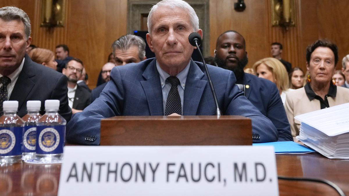 Republikaner versuchen Fauci mit Tagebucheinträgen unter Druck zu setzen