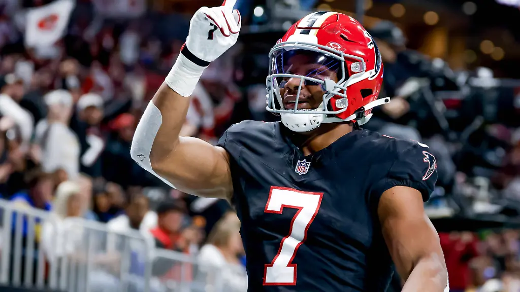 USA-AMERICAN-FOOTBALL-NFL-American-Football-Herren-USA-Los-Angeles-Rams-at-Atlanta-Falcons-epa12617566-Atlanta-Falcons-running-back-Bijan-Robinson-celebrates-after-making-a-touchdown-reception-against-the-Los-Angeles-Rams-during-the-first-half-of-an-NFL-American-football-game-between-the-Los-Angeles-Rams-and-the-Atlanta-Falcons-in-Atlanta-Georgia-USA-29-December-2025-ATLANTA-United-States-PUBLICATIONxINxGERxAUTxINDxONLY-Copyright-xERIKxS