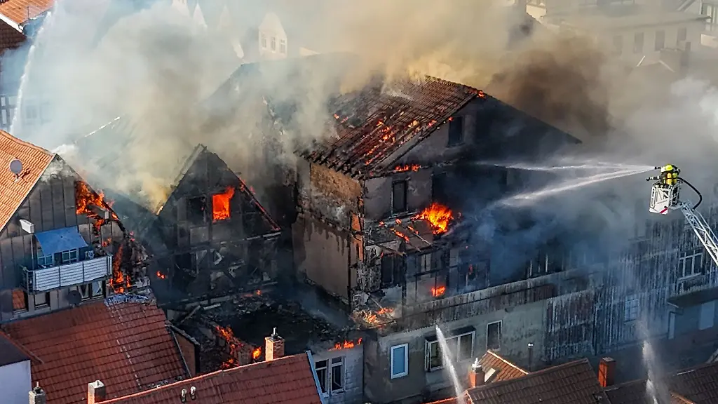 Gegen-17-20-Uhr-gingen-entsprechende-Notrufe-bei-Feuerwehr-und-Polizei-ein