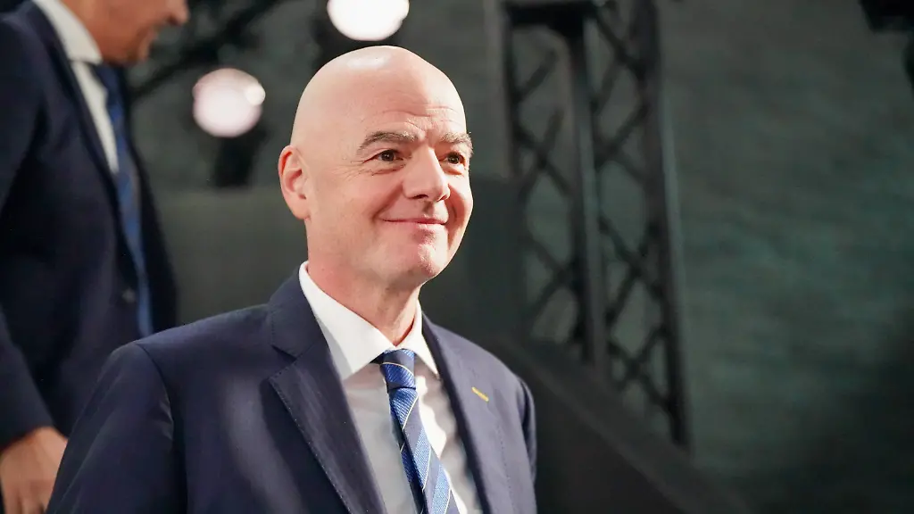 Fussball-Home-of-FIFA-Zuerich-Schweiz-Gianni-Infantino-FIFA-Praesident-Portraitfoto-Portrait-Einzelaufnahme-Portraet-Mimik-Gesichtsausdruck-Emotion-Zuerich-Kanton-Zuerich-Schweiz-Soccer-Home-of-FIFA-Zurich-Switzerland-Gianni-Infantino-FIFA-President-portrait-photo-portrait-individual-shot-facial-expression-emotion-Zurich-Canton-of-Zurich-Switzerland-Copyright-xJOERANxSTEINSIEKx