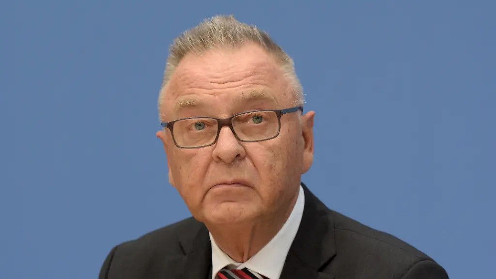Hans-Juergen-PAPIER-ehemaliger-Praesident-vom-Bundesverfassungsgericht-16-05