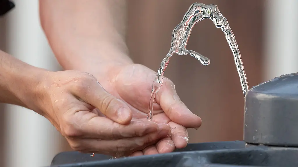 Fuer-die-Strassensozialarbeit-koennte-es-mehr-Wasserspender-in-der-Landeshauptstadt-geben
